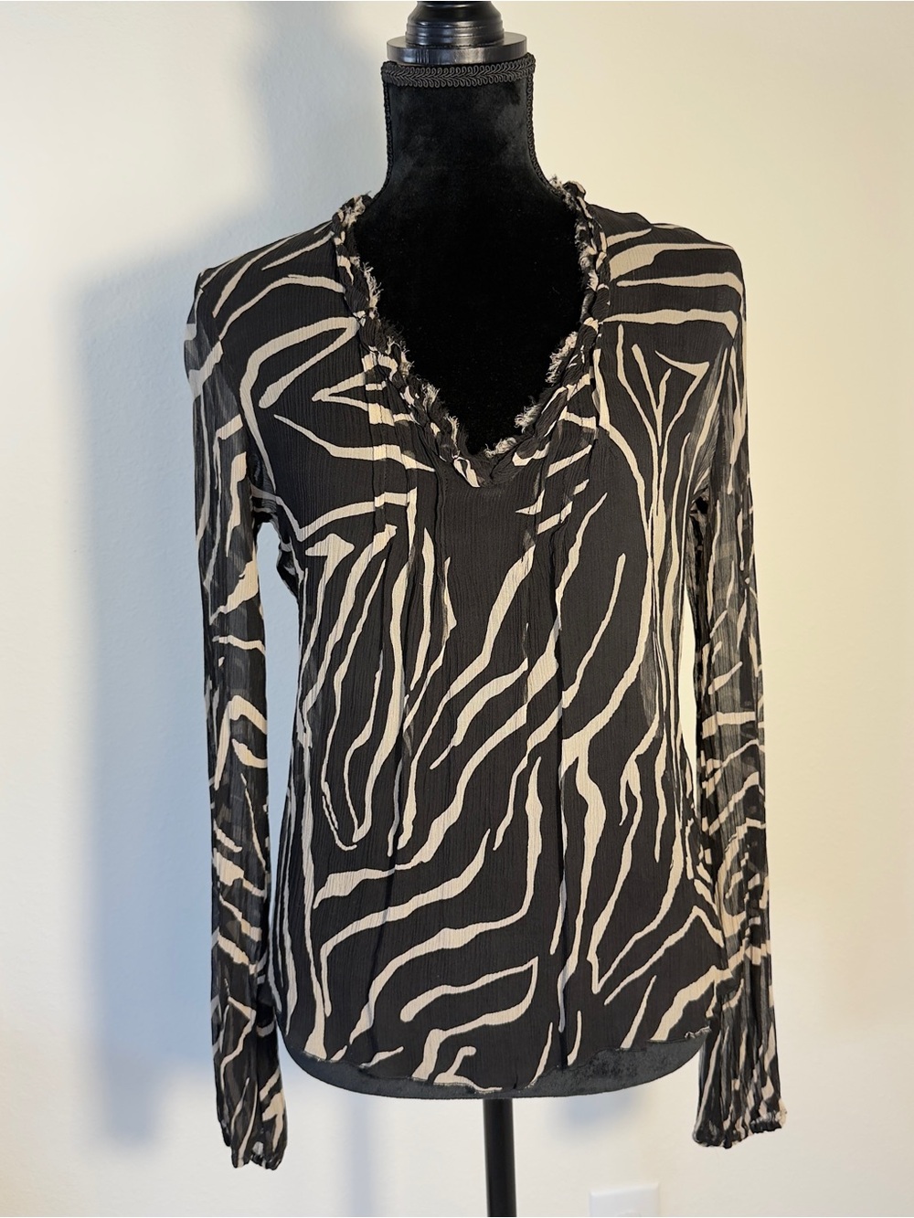 Tahari Women's Black and Cream Zebra-Print V-Neck Lightweight Top